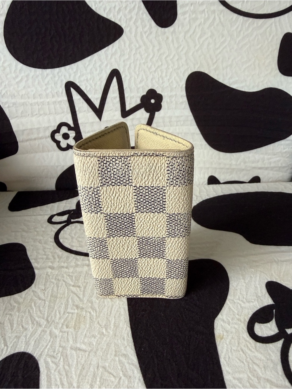 Authentic LV Damier Checkered Beige 4 Key/Trifold Case great shape. No Peeling. - Picture 2 of 13